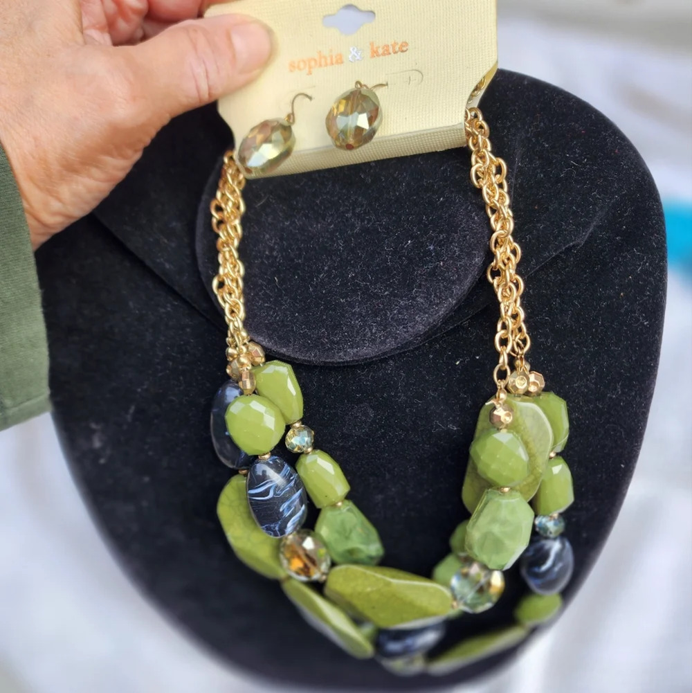 Sophia & Kate Green Necklace And Earrings Nwt